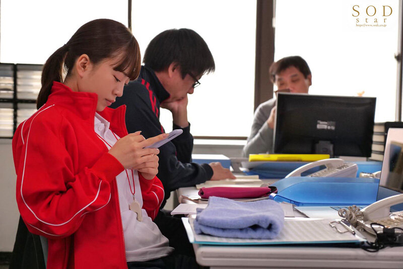 【夏といえば水着！SODstar全員ビキニ祭】絶倫教頭（55歳独身）にメンズエステ店勤務がバレて粘着ベロチュウと本番強要で犯●れ続ける体育教師 天宮花南│天宮花南│単体作品│1stars00897