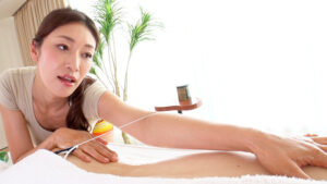 百戦錬磨の有名AV女優がメンズエステに転職したら色気とフェロモンが凄すぎて客を骨抜きにすることなど容易説2│小早川怜子・新村あかり・真木今日子│ハイビジョン│aarm00046