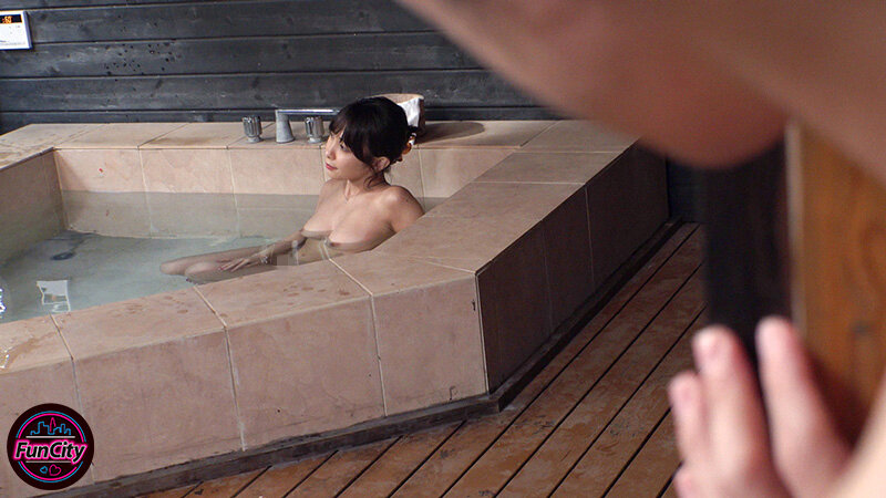 筆おろし温泉ソープ 親父が再婚して― Hカップ巨乳の義母さんができた。家族旅行で僕が童貞だとわかると淫乱な義母さんに狙われて…逢見リカ│逢見リカ│ハイビジョン│fjin00074